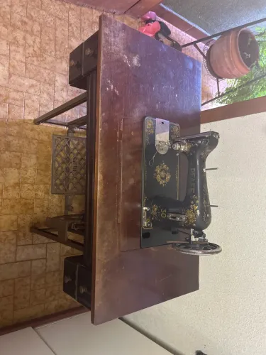 MÁQUINA DE COSTURA (RELÍQUIA 100 anos)