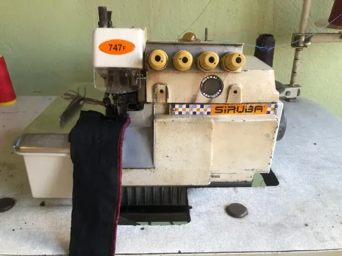 Maquina de costura INTERLOCK Siruba