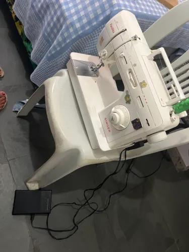 Vendo máquina de costura singer facilita
