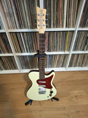 Guitarra Danelectro Mod 6