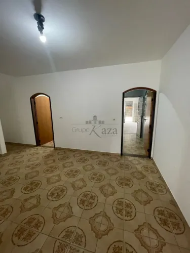Casa - Sobrado - Jardim Veneza - 7 Dormitórios / Sendo 02 Suítes- 326,27m².