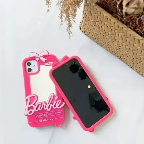 Capinha Iphone 11 Barbie (Rosa + popom)
