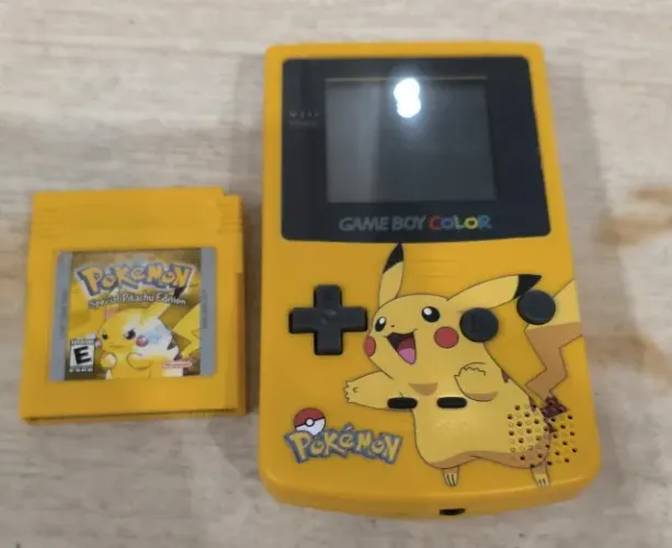 Game Boy Color com Pikachu Original