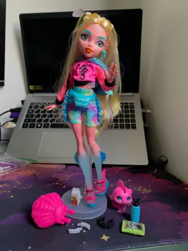 Lagoona Core refresh 1 com as roupas da basica - Monster high