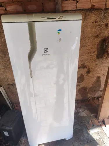 Vendo Geladeira Eletrolux 