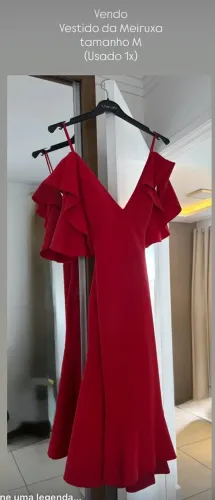 Vestido tamanho M da Meiruxa, usado uma única vez, está perfeito e fica lindo no corpo.