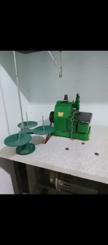 Máquina de costura overloque
