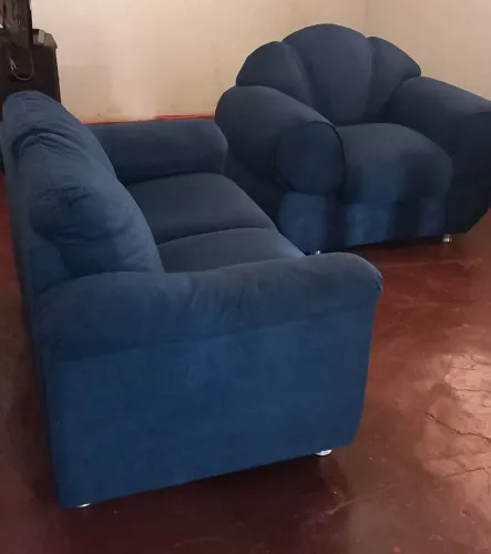 Sofá 2 lugares e 1 poltrona ( Não é conjunto)