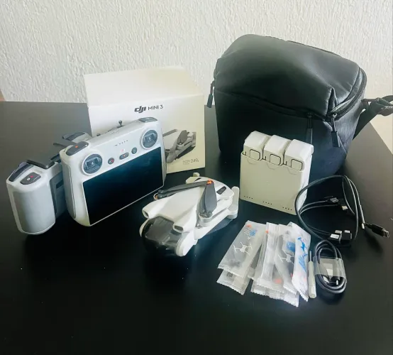 Drone Dji mini 3 Combo - 3 Baterias - Controle com Tela