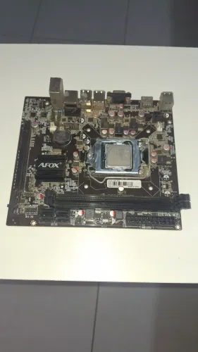 Kit: Placa-Mãe Afox/Foxconn 115xDBP + Processador Intel Core i5-2500K