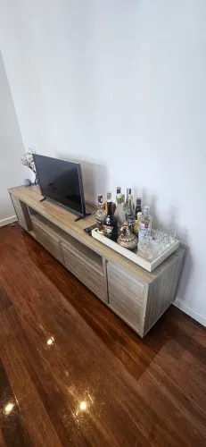 Rack estante para TV em madeira