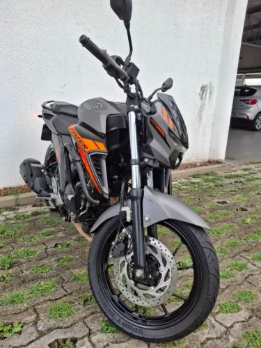 YAMAHA FZ25 FAZER 250CC ÚNICO DONO (EA)