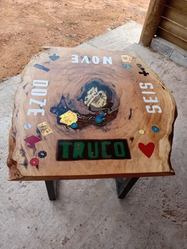 Mesa rustica de jogos 