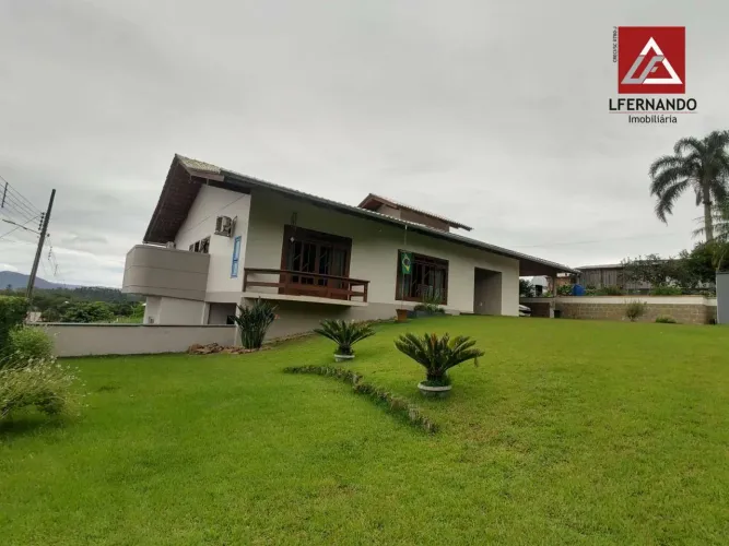 Casa com 3 dormitórios, sendo 1 suíte à venda, 360 m² por R$ 1.000.000 - Salto Pilão - Lon