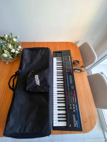 Teclado Roland Juno DI