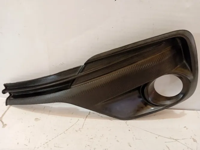Moldura ESQUERDA Farol Milha Toyota Etios 2018 Preto