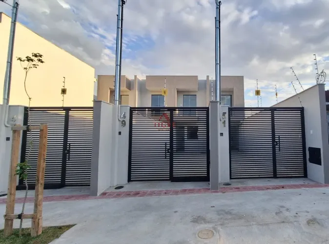 Linda Casa no bairro Santa Mônica