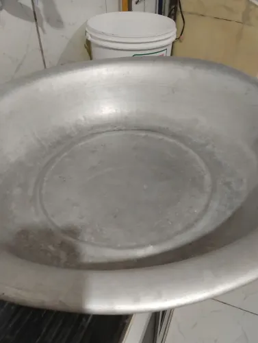 Vendo bacia grande de alumínio