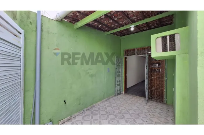 Casa térrea à venda - 100m2 - Luzia - Aracju - 2/4 - R$ 130 mil