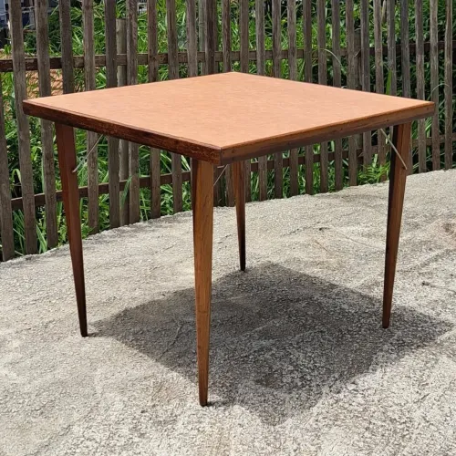 Mesa de jogos articulada