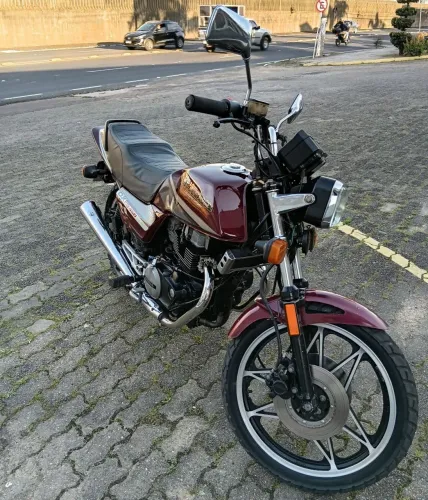 Vendo moto Honda CB450DX ano 1990, documento em dia DUT eletronico, transfere na hora.
