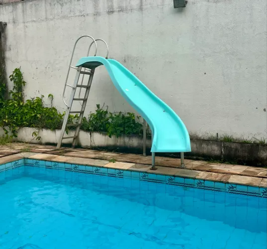 Escorregador para piscina