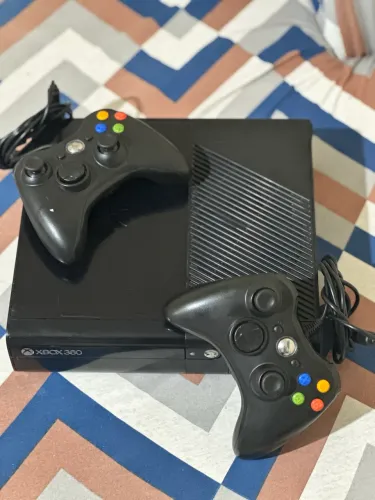 ? Xbox 360 Original 500GB + 2 Controles 
