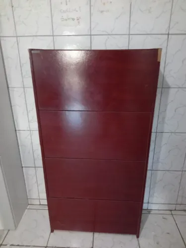 VENDO UMA SAPATEIRA E UM CRNTRO DEVIDRO SO HJOS 2 170