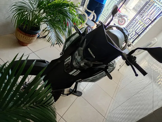 Moto toda perfeita pegar é roda