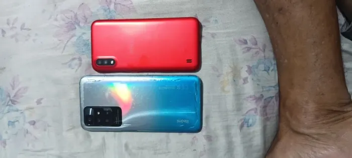 Vendo 2 celulares um redmi e um sansung 200 e 350