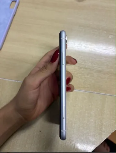 Vendo iPhone XR branco em perfeito estado