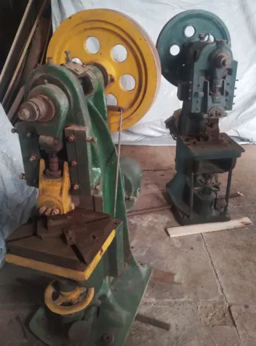 2 Prensas excêntrica de 12 ton