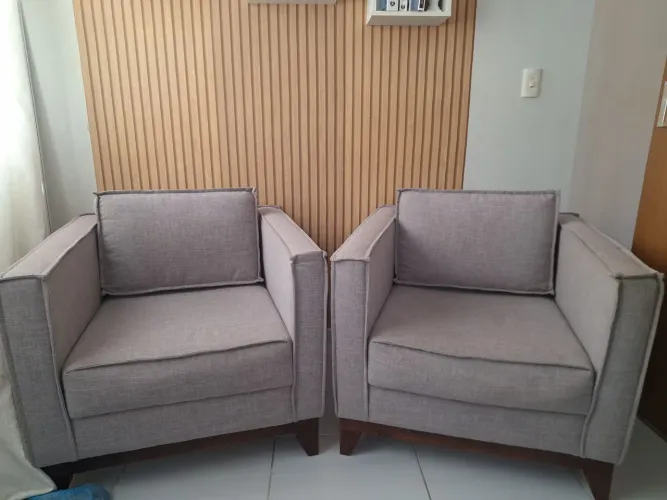 Vendo 2 lindas, espaçosas e confortáveis poltronas - Tendência Interiores.