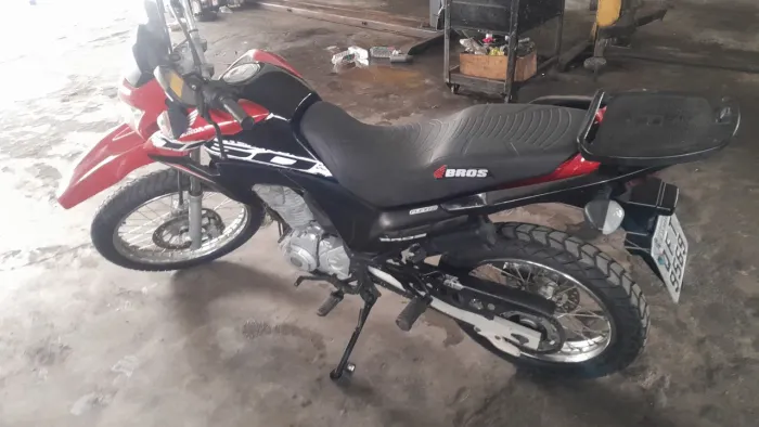 Honda bros 2016 com 94 mil km 15 mil