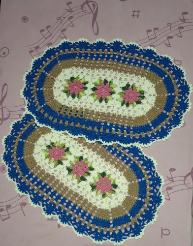 Tapetes de crochê ( o par)