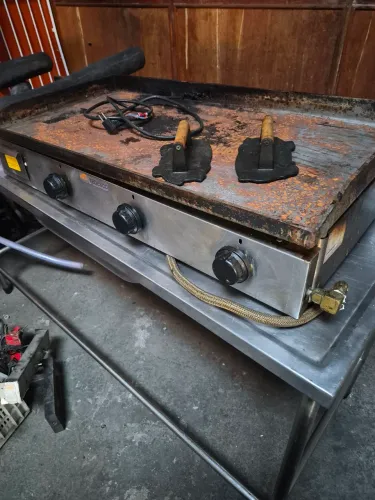 Chapa tedesco 3 queimadores 220v