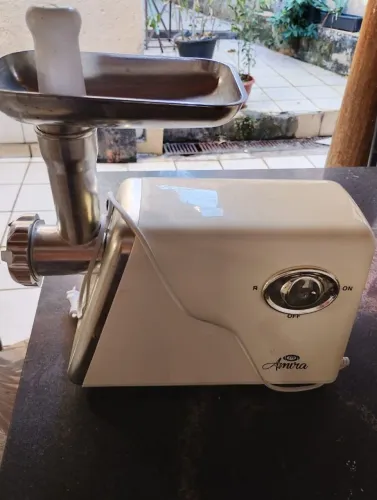 Moedor de carne elétrico