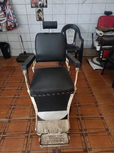 Vendo cadeira de barbeiro 