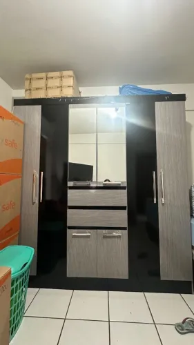 Guarda roupa 6 portas