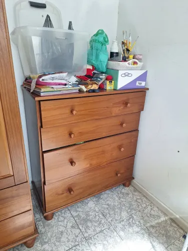 Cômoda de madeira pura
