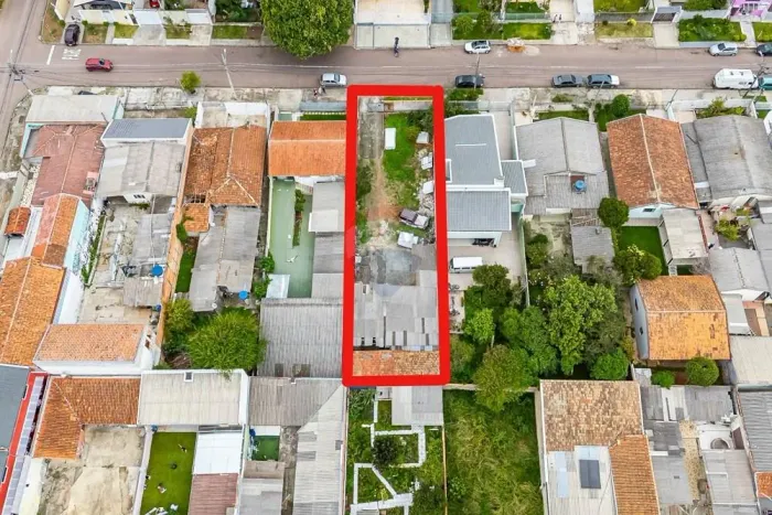 Terreno com 440m² à venda no Capão Raso, em Curitiba/PR, por R$527.000,00