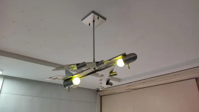 Lustre Infantil/Decorativo em Formato de Avião
