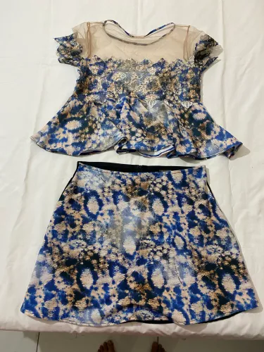 Saia + blusa Lança perfume TAM G