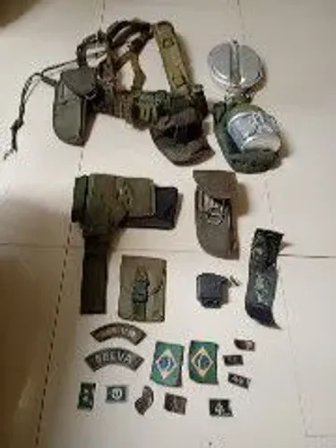 Vendo acessórios para militares