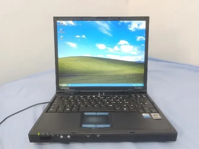 Notebook Antigo Compaq N610c WinXP Radeon 7500, perfeito para games retro