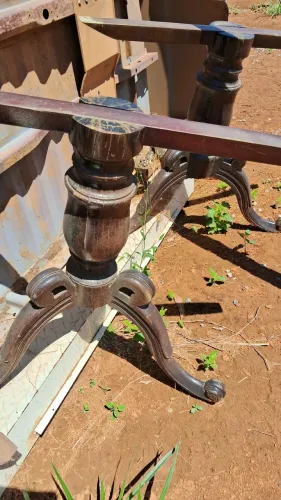 Pés de Mesa Retrô  em madeira