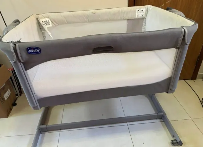 Berço Next2Me Magic Evo Co-Sleeping com balanço.