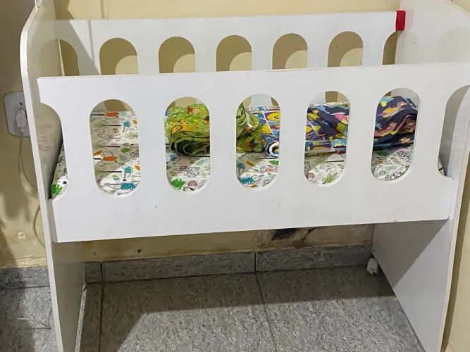 Vende se esse mini berço usado pouco vez semi novo