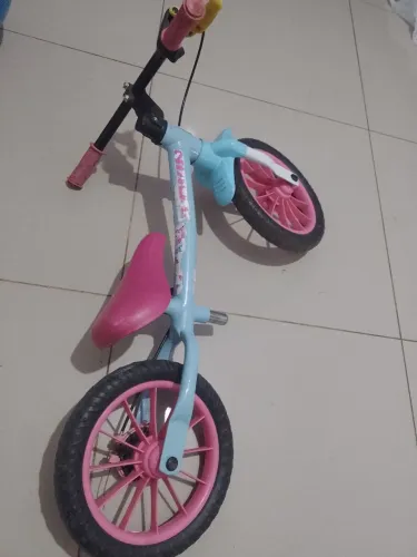 Bicicleta infantil de equilíbrio