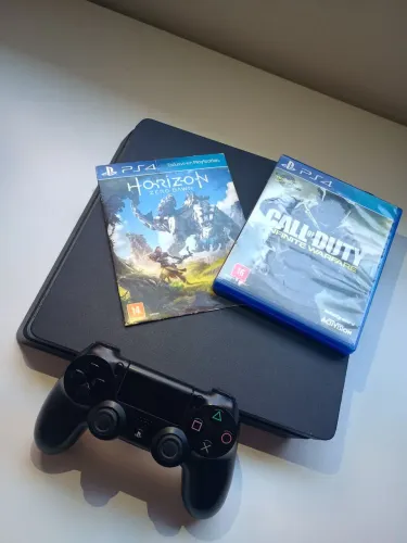 Oportunidade! PS4 Slim 500GB + 1 controle e dois jogos